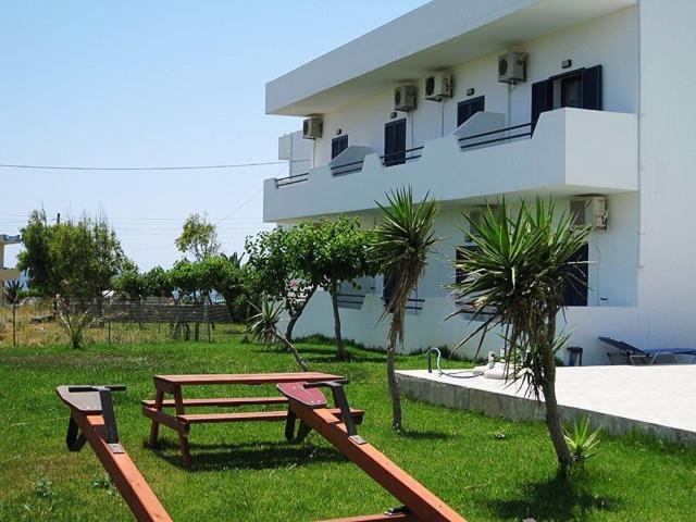 Flisvos Apartments Frangokastello Esterno foto